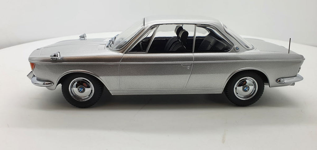 BMW 2000 CS zilvergrijs – KK Scale 1:18