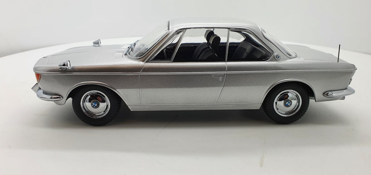 BMW 2000 CS zilvergrijs – KK Scale 1:18