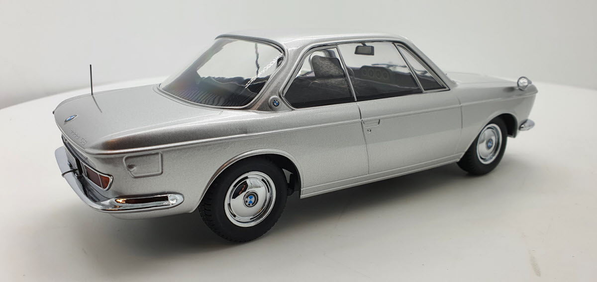BMW 2000 CS zilvergrijs – KK Scale 1:18