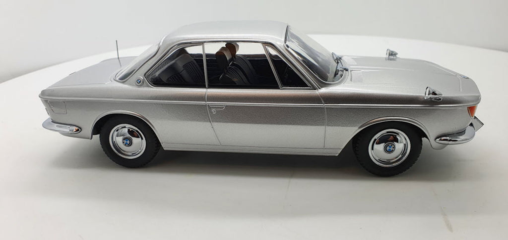 BMW 2000 CS zilvergrijs – KK Scale 1:18