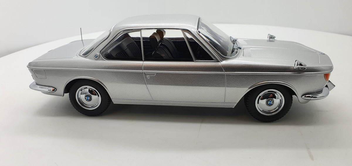 BMW 2000 CS zilvergrijs – KK Scale 1:18