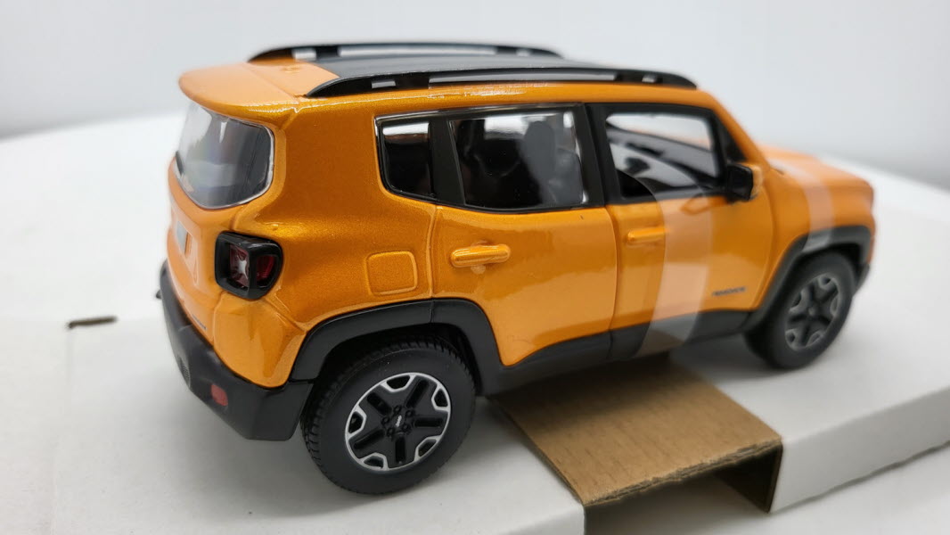 Maisto Jeep Renegade Oranje - Schaal 1:24