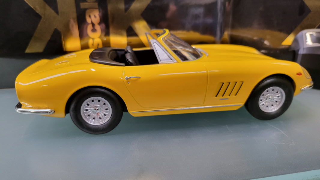 KK-Scale: Ferrari 275 GTB/4 Nart Spyder Geel (1967) - Schaal 1:18