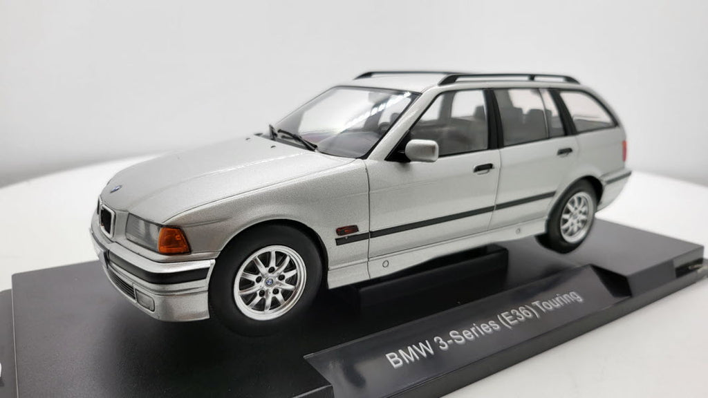 BMW 3-serie E36 Touring 1996 zilver metallic – MCG 1:18