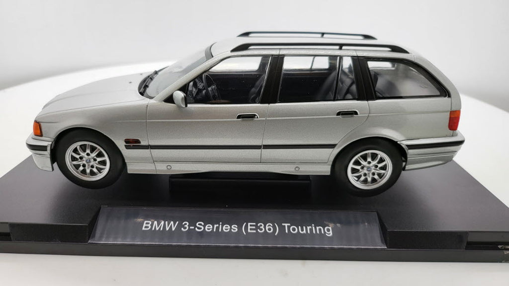 BMW 3-serie E36 Touring 1996 zilver metallic – MCG 1:18