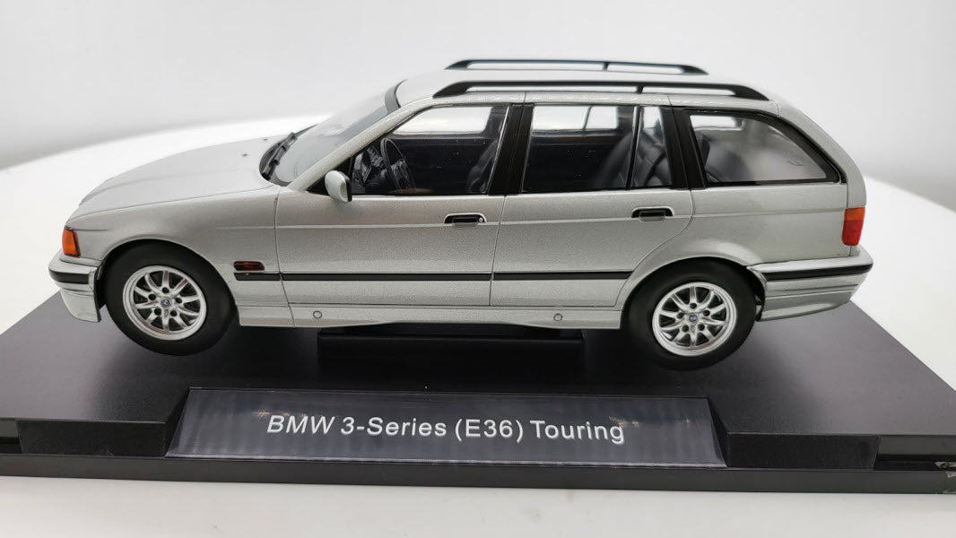BMW 3-serie E36 Touring 1996 zilver metallic – MCG 1:18