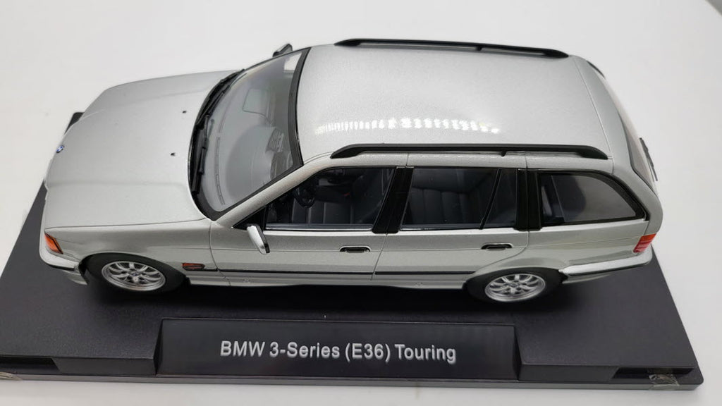 BMW 3-serie E36 Touring 1996 zilver metallic – MCG 1:18