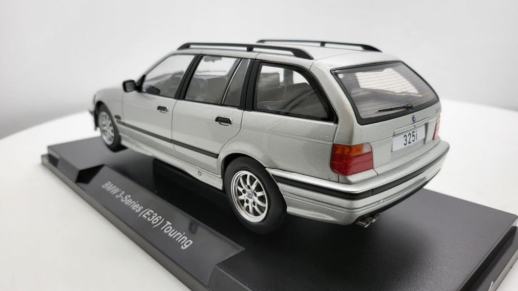 BMW 3-serie E36 Touring 1996 zilver metallic – MCG 1:18