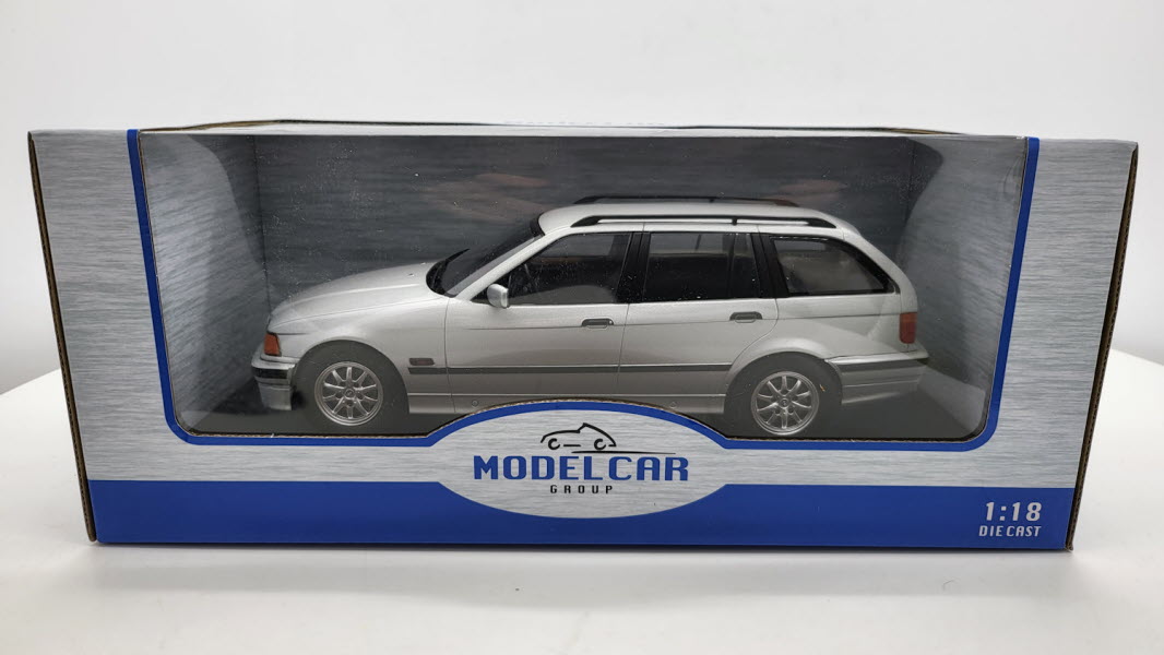 BMW 3-serie E36 Touring 1996 zilver metallic – MCG 1:18