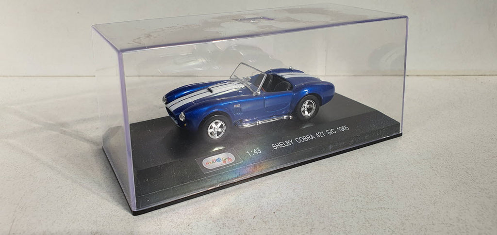Shelby AC Cobra blauw met witte strepen – Potatocar 1:43