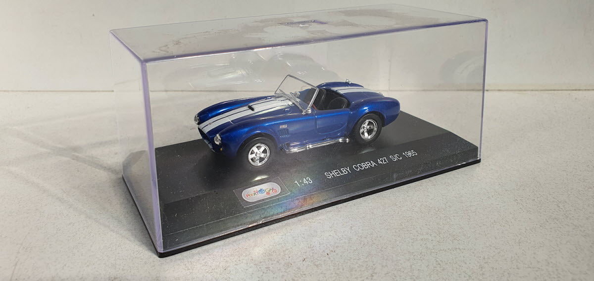 Shelby AC Cobra blauw met witte strepen – Potatocar 1:43