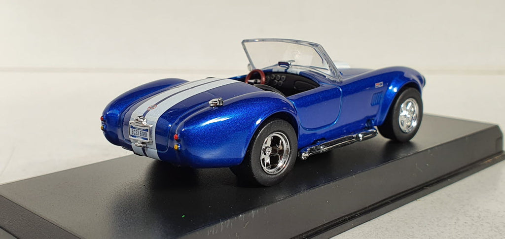Shelby AC Cobra blauw met witte strepen – Potatocar 1:43