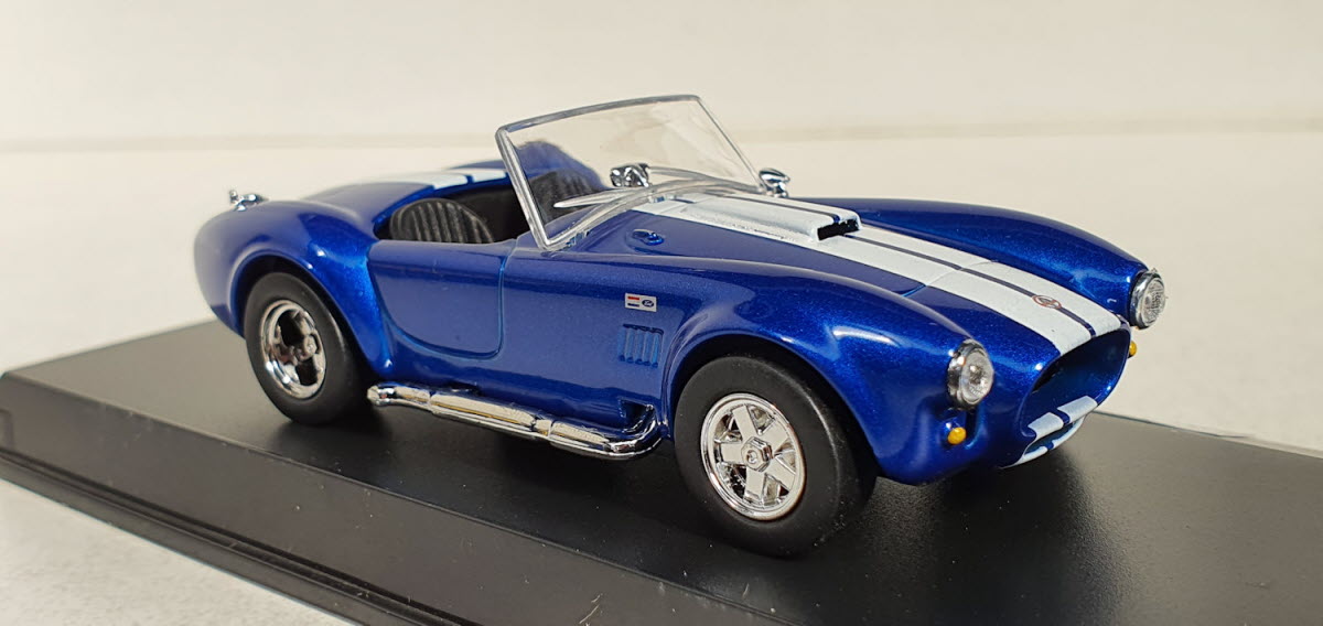 Shelby AC Cobra blauw met witte strepen – Potatocar 1:43